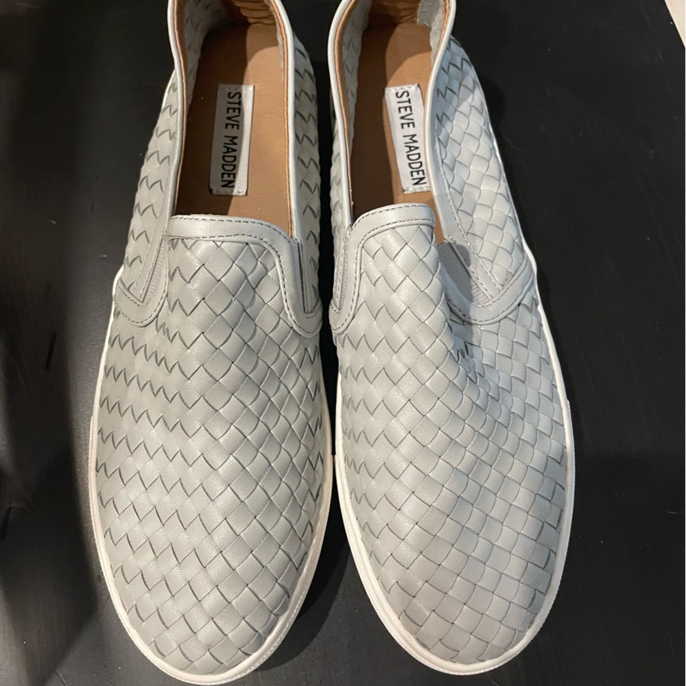 Gently used Steve Madden Silver Woven Flats. Run large.